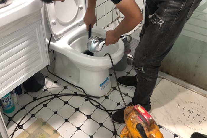 同江马桶堵塞自己疏通还是找师傅？专业上门服务让你省时更省心